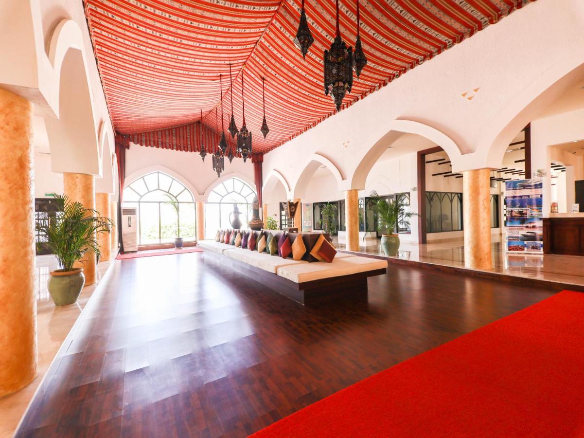Capital O133 Al Sawadi Beach Resort & Spa Barka Extérieur photo