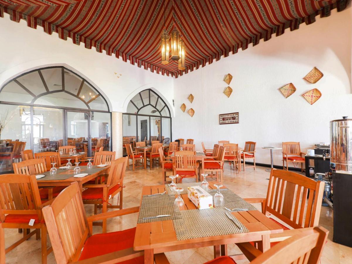 Capital O133 Al Sawadi Beach Resort & Spa Barka Extérieur photo