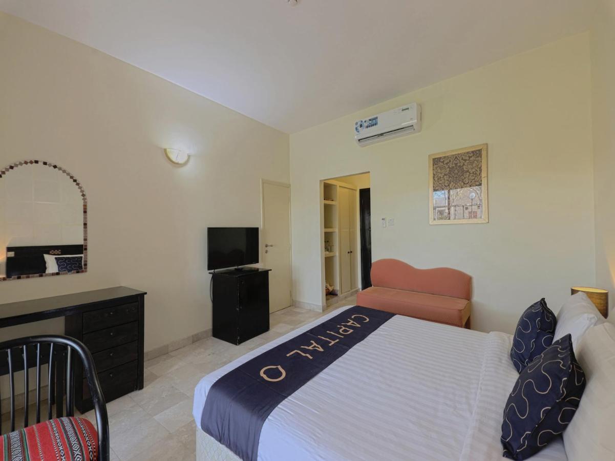 Capital O133 Al Sawadi Beach Resort & Spa Barka Extérieur photo