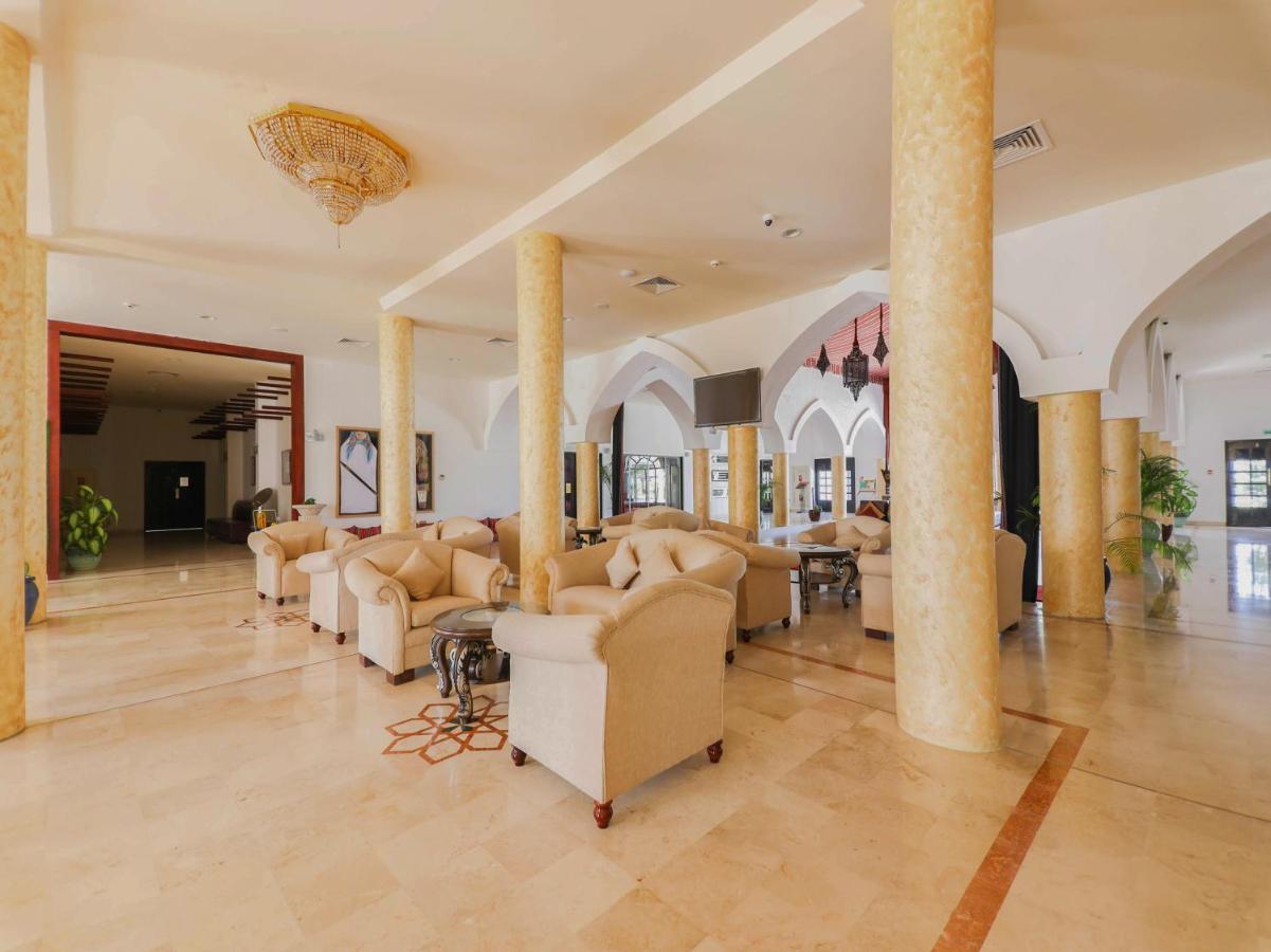 Capital O133 Al Sawadi Beach Resort & Spa Barka Extérieur photo