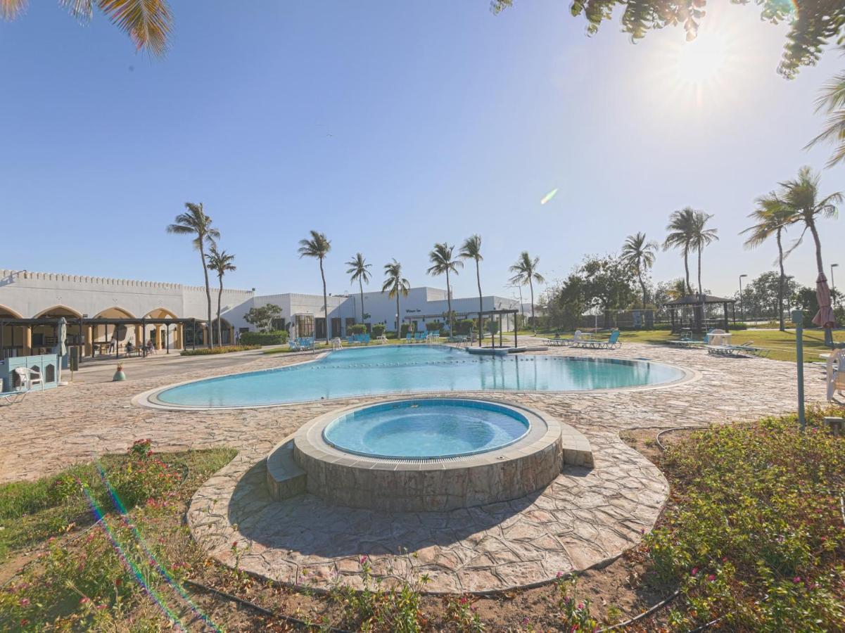 Capital O133 Al Sawadi Beach Resort & Spa Barka Extérieur photo