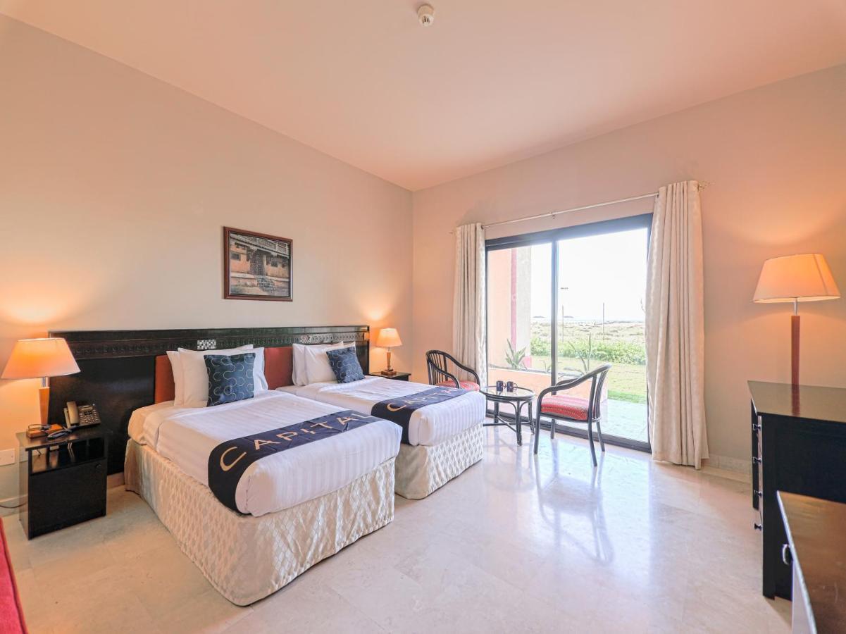 Capital O133 Al Sawadi Beach Resort & Spa Barka Extérieur photo