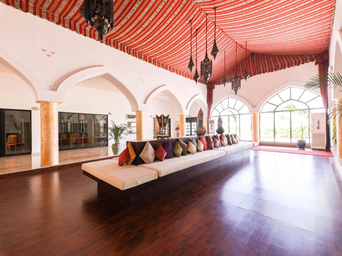 Capital O133 Al Sawadi Beach Resort & Spa Barka Extérieur photo