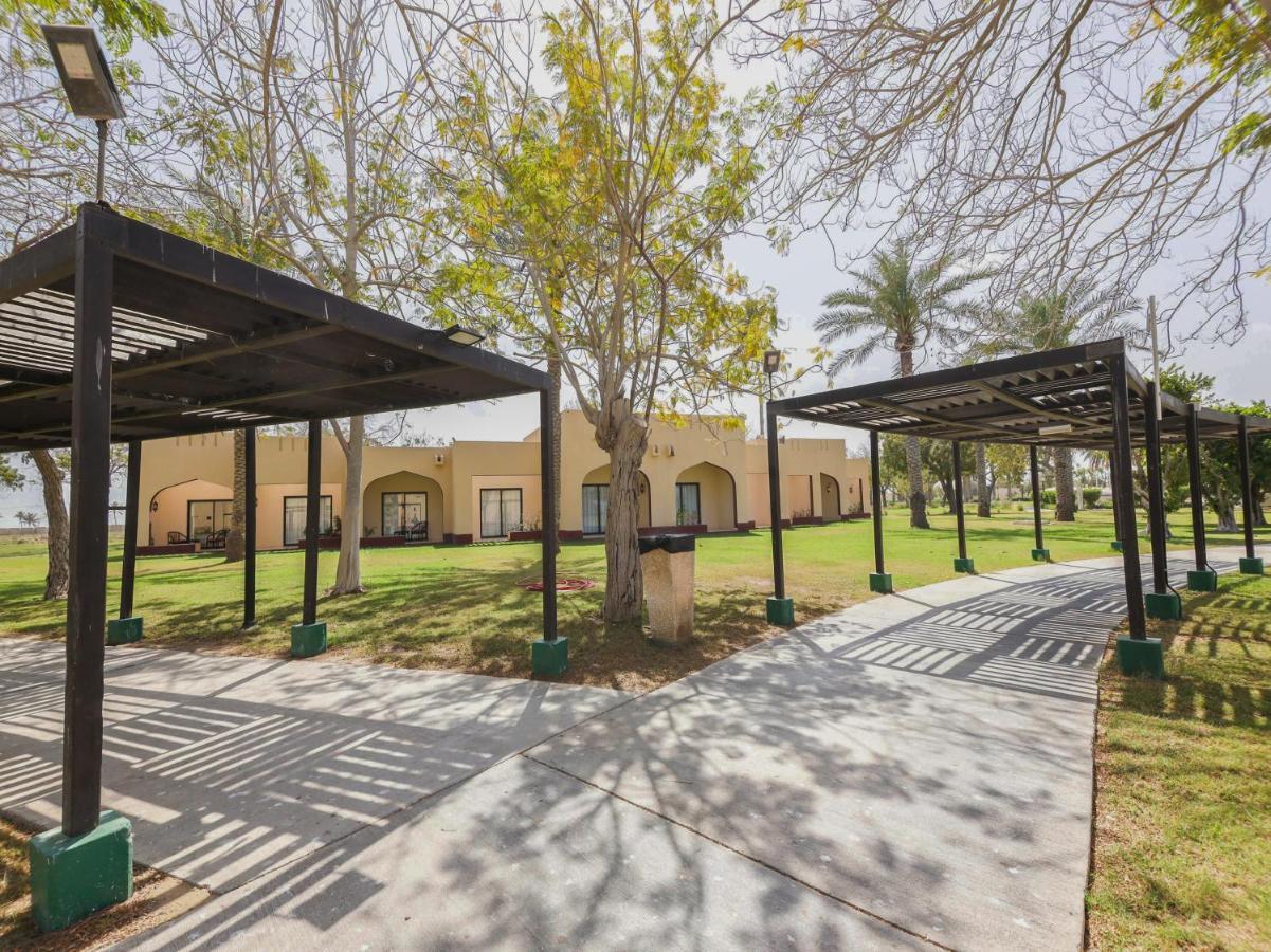 Capital O133 Al Sawadi Beach Resort & Spa Barka Extérieur photo